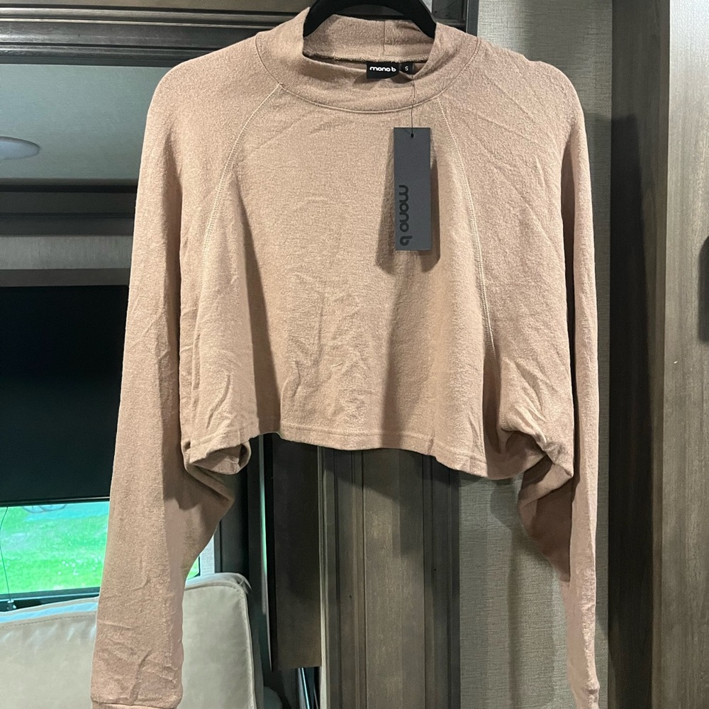 Long sleeve crop